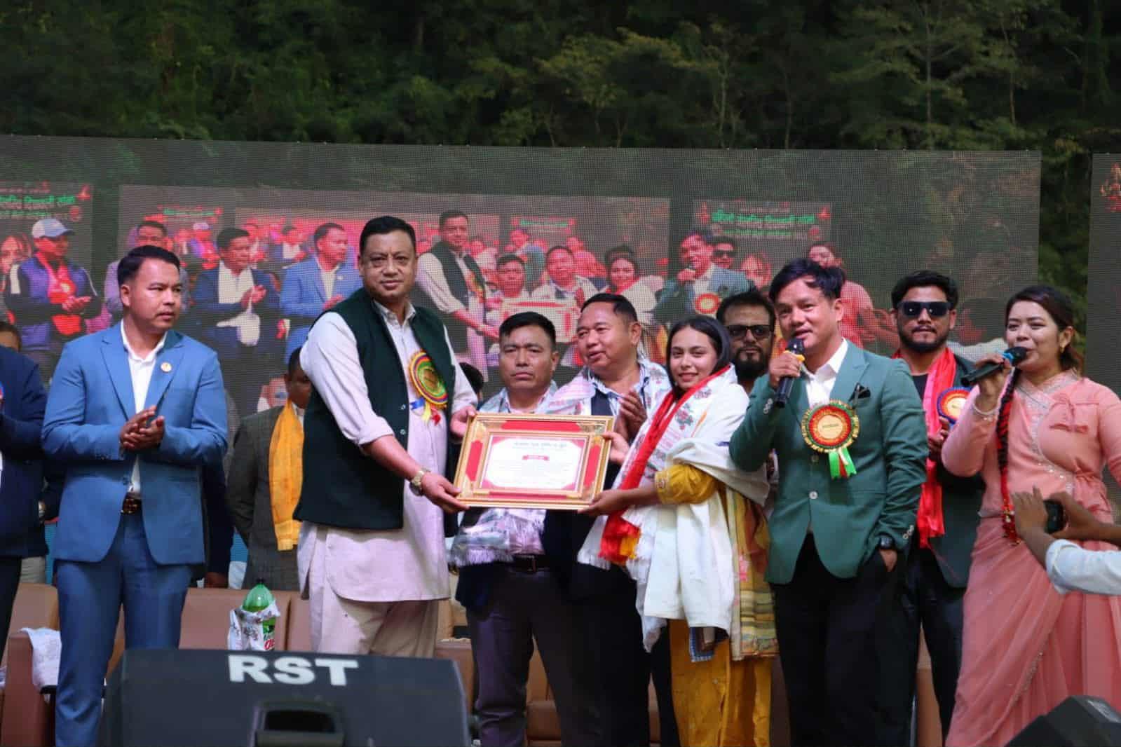 पहिलो मेलम्ची दिपावली साँझ तथा देउसि भैलाे कार्यक्रम मेलम्चीमा सम्पन्न