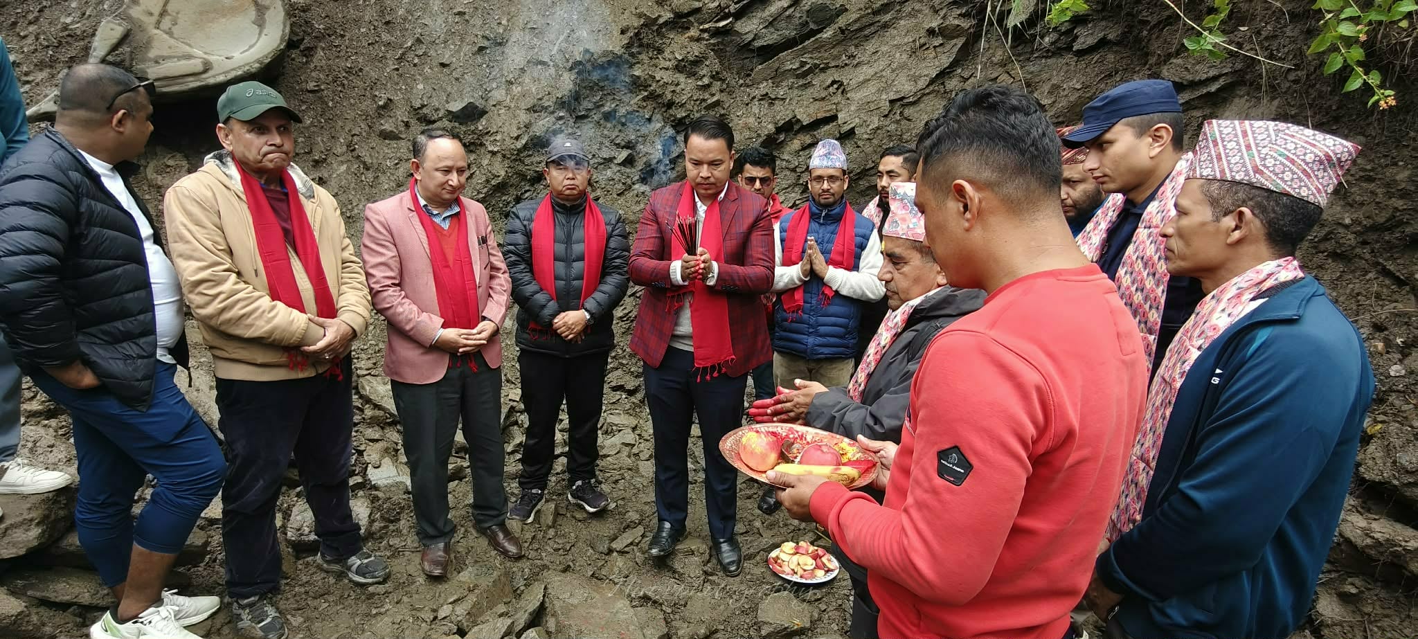 मेलम्ची खाल्डेखोला सडक खण्ड निर्माण कार्यको शिलान्यास