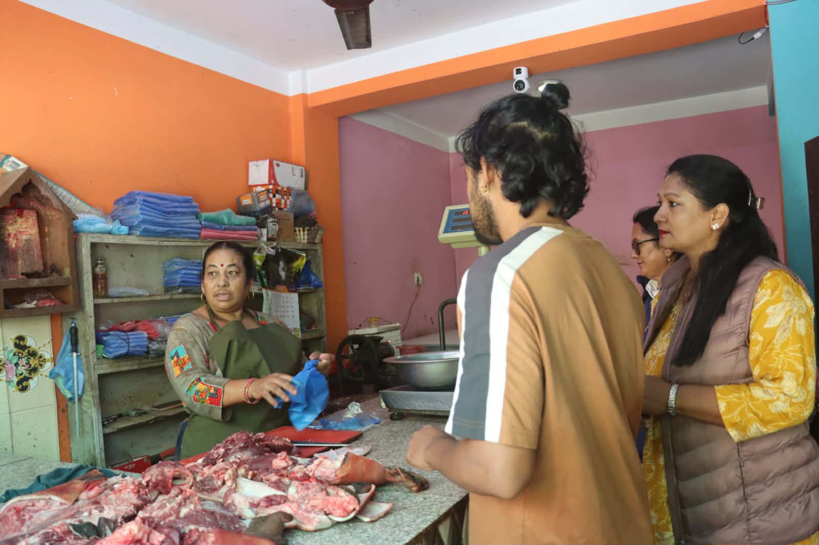 सुकुटे, साँगाचोकलगायत क्षेत्रमा मासु पसल तथा बधशालाको अनुगमन