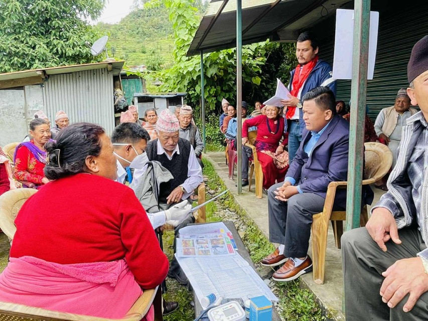 लिसंखुपाखरमा गाँउपालिका अध्यक्ष मासिक स्वास्थ्य घुम्ती सेवा सुरु