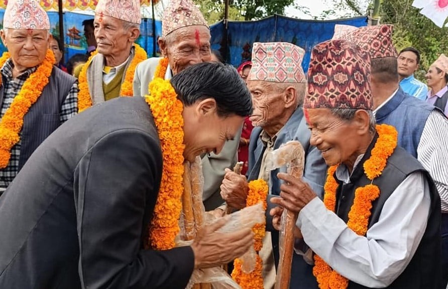 बँदेल र बाँदरको आतङ्कबारे मतदाताकाे गुनासो,फ्रुट फरेस्टकाे अवधारणामा नियन्त्रण गर्न सकिन्छ : शेर बहादुर तामाङ