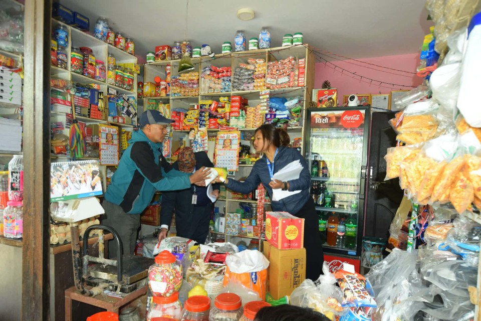 इन्द्रावतीमा एकैदिन ५० भन्दा बढी पसलमा अनुगमन, म्याद, मूल्यसूची र स्वच्छता जाँच