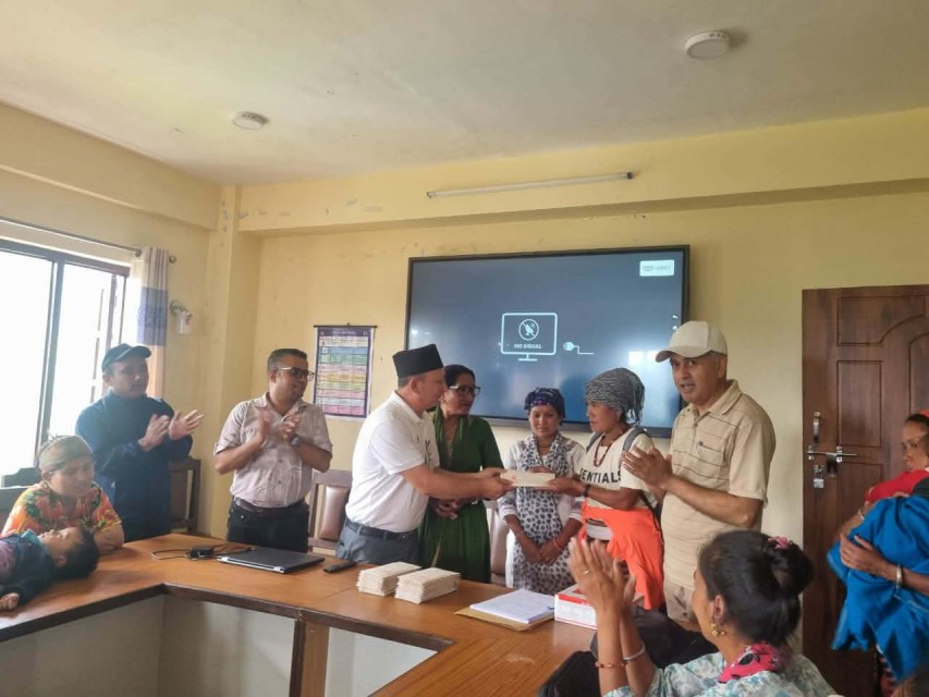 गरिब तथा विपन्न सुनौला हजार दिनका आमालाई पोषण सुधारका लागि पाँचपोखरीकाे आर्थिक सहयोग
