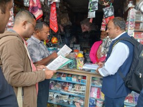 मेलम्ची नगरपालिकाद्वारा बजार अनुगमन : म्याद गुज्रिएका तथा गुणस्तरहीन सामग्री जफत गरी नस्ट