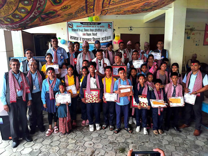 मेलम्ची १० का उत्कृष्ट विद्यार्थी तथा शिक्षकहरु सम्मानीत