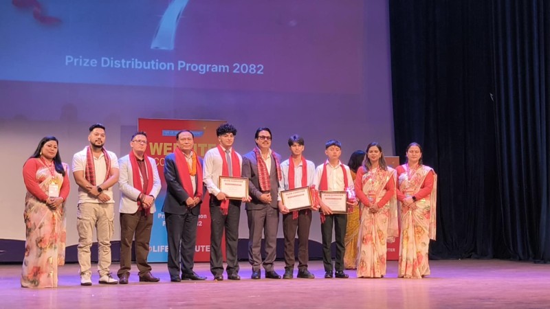 `लाइफ कम्प्युटर वेबसाइट कम्पिटिसन सिजन ७’ मा आइडियल मोडल स्कुलका प्रसुन भट्ट विजेता