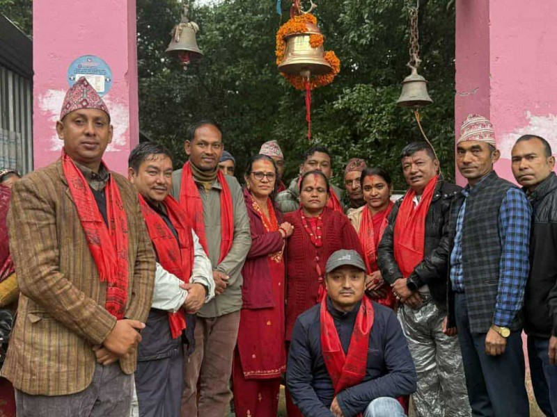 रुस–युक्रेन युद्धबाट सकुशल फर्किएका शोबित देउजाद्वारा पाल्चोक भगवती मन्दिरमा ११ केजीको घण्ट दान
