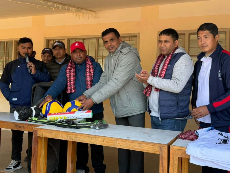 क्यौरानी युवा समाजद्वारा जलवाई देवी माध्यमिक विद्यालय, मेलम्ची–८ लाई खेलकुद सामग्री हस्तान्तरण