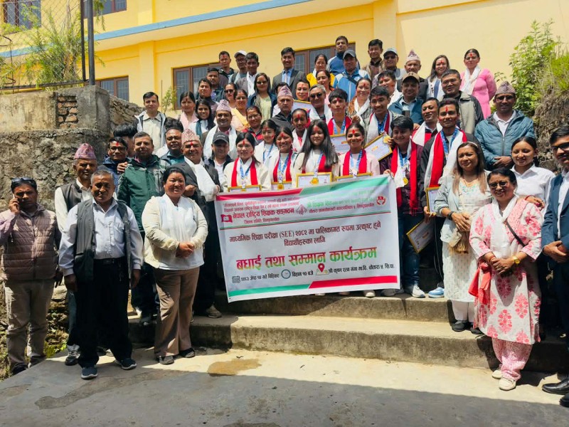 SEE २०८२ मा उत्कृष्ट अंक ल्याउने विद्यार्थीहरू सम्मानित