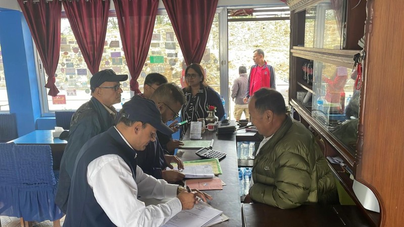 मेलम्ची नगरपालिकामा ५५५ भन्दा बढी व्यवसायको अनुगमन, म्याद गुज्रिएका साढे दुई लाखका सामान नष्ट
