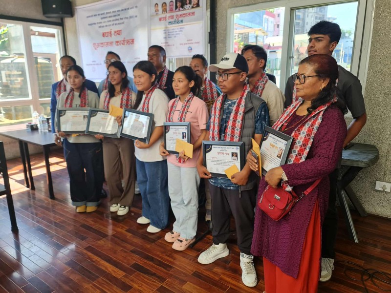  सिन्धुपाल्चोक बाट उत्कृष्ट जिपिए ल्याउने छात्र छात्रा सिन्धु युएसए सोसाइटी बाट नगदसहित सम्मानित