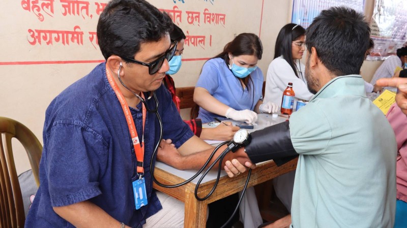 निशुल्क  बृहत् स्वास्थ्य शिविर दुवाचौरमा सम्पन्न