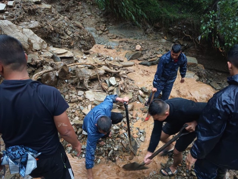 पहिरोमा परि दुई बालिका बेपत्ता