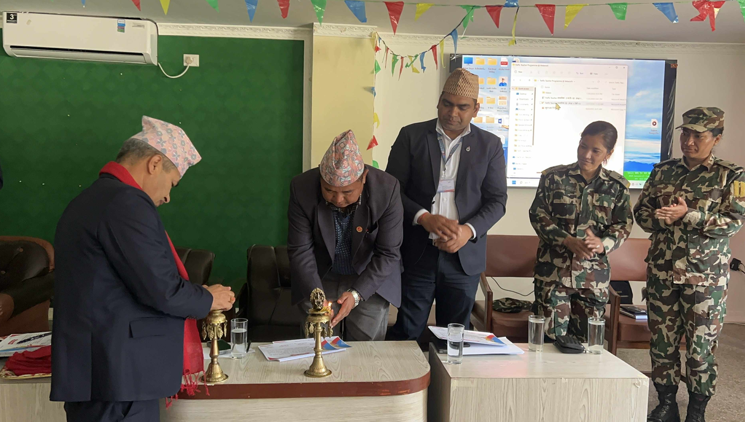 सवारी दुर्घटना न्यूनीकरण र ट्राफिक सचेतना अभिवृद्धिका निम्ति सामुदायिक तथा संस्थागत विद्यालयका शिक्षकहरुका लागी  ट्राफिक शिक्षक कार्यक्रम सम्पन्न